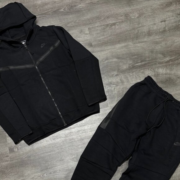 Nike tech black Medium